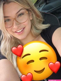 CEWE BLONDE TETEK SUPER GEDE MANTAP!!!