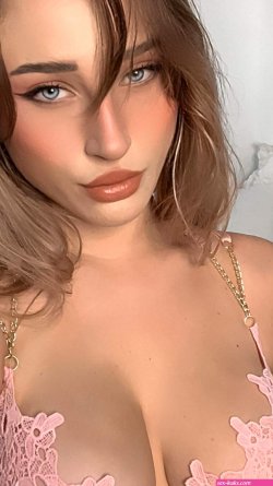 Ellerayxo leaked onlyfans image 11
