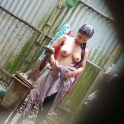 Beautiful Village Girl Full Nude Bathing In Open spy
