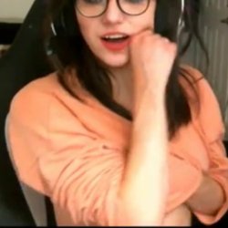 Twitch Streamer Tricked into Boob Slip LOL