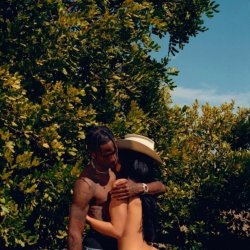 Kylie Jenner announces nude Playboy shoot