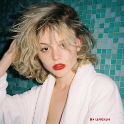 emily alyn lind topless