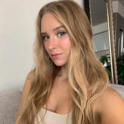 caroline zalog 2021