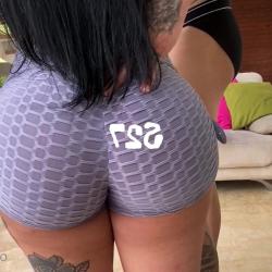 una cakez full nude