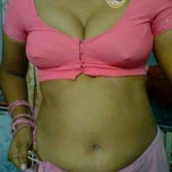 pavada boob pics