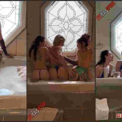 vivian taylor three lesbians having fun in the bathroom onlyfans video 2021/06/11