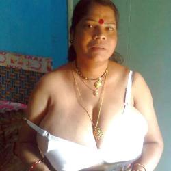 hot moti gaand saree aunties in facebook