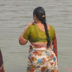 gand aunty saari pic