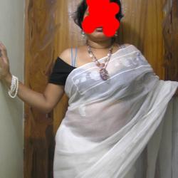 saroja aunty xxx photo