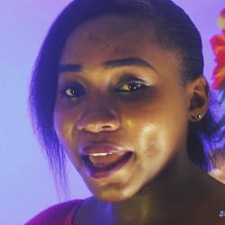 mke wa nyege aonyesha uji wake