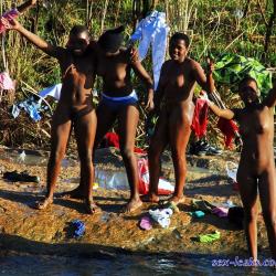 zulu naked pic