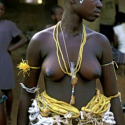zulu naked pic