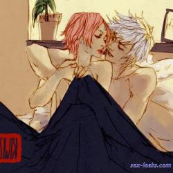 itachi uchiha and sakura haruno kissing in the bed naked
