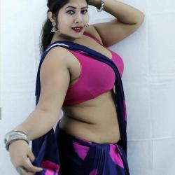 indian aunty clevage hot photo