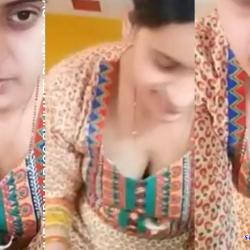 indian aunty clevage hot photo