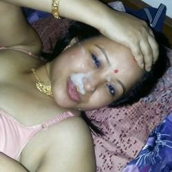 desi wife showing cleavage photos
