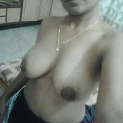 desi wife showing cleavage photos