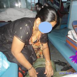 desi wife showing cleavage photos
