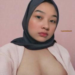 jilbab pamer susu