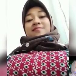 jilbab pamer susu