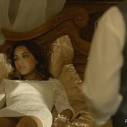 gizem emre nackt