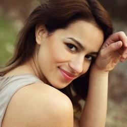 gizem emre nackt
