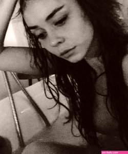 Sarah Hyland Strips Down in Bathtub for Raw Photo Shoot